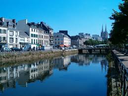 Quimper is known for having some of the best crêpes and cider in Bretagne. 