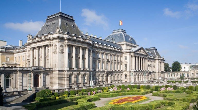 park-with-belgian-royal-palace-in-brussels-photo_1394860-770tall